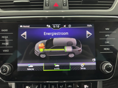 Škoda Superb Combi 1.4 TSI iV Business Edition Plus (Plug-in) (INCL.BTW) Aut. *FULL-LED | DIGI-COCKPIT | ADAPTIVE-CRUISE | BLIND-SPOT | MEMORY-PACK | CARPLAY | CAMERA | HEATED-COMFORTSEATS | NAVI-FULLMAP | AMBIENT-LIGHT | PRIVACY-GLASS | SHIFT-PADDLES |