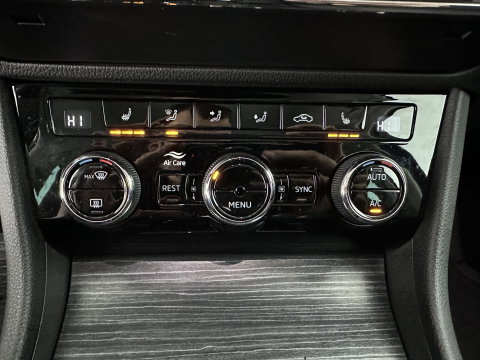 Škoda Superb Combi 1.4 TSI iV Business Edition Plus (Plug-in) (INCL.BTW) Aut. *FULL-LED | DIGI-COCKPIT | ADAPTIVE-CRUISE | BLIND-SPOT | MEMORY-PACK | CARPLAY | CAMERA | HEATED-COMFORTSEATS | NAVI-FULLMAP | AMBIENT-LIGHT | PRIVACY-GLASS | SHIFT-PADDLES |
