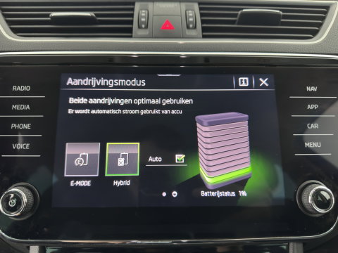 Škoda Superb Combi 1.4 TSI iV Business Edition Plus (Plug-in) (INCL.BTW) Aut. *FULL-LED | DIGI-COCKPIT | ADAPTIVE-CRUISE | BLIND-SPOT | MEMORY-PACK | CARPLAY | CAMERA | HEATED-COMFORTSEATS | NAVI-FULLMAP | AMBIENT-LIGHT | PRIVACY-GLASS | SHIFT-PADDLES |
