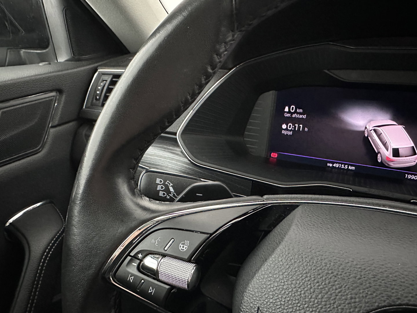 Škoda Superb Combi 1.4 TSI iV Business Edition Plus (Plug-in) (INCL.BTW) Aut. *FULL-LED | DIGI-COCKPIT | ADAPTIVE-CRUISE | BLIND-SPOT | MEMORY-PACK | CARPLAY | CAMERA | HEATED-COMFORTSEATS | NAVI-FULLMAP | AMBIENT-LIGHT | PRIVACY-GLASS | SHIFT-PADDLES |