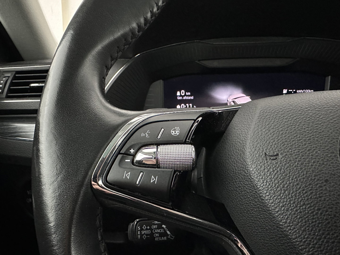 Škoda Superb Combi 1.4 TSI iV Business Edition Plus (Plug-in) (INCL.BTW) Aut. *FULL-LED | DIGI-COCKPIT | ADAPTIVE-CRUISE | BLIND-SPOT | MEMORY-PACK | CARPLAY | CAMERA | HEATED-COMFORTSEATS | NAVI-FULLMAP | AMBIENT-LIGHT | PRIVACY-GLASS | SHIFT-PADDLES |