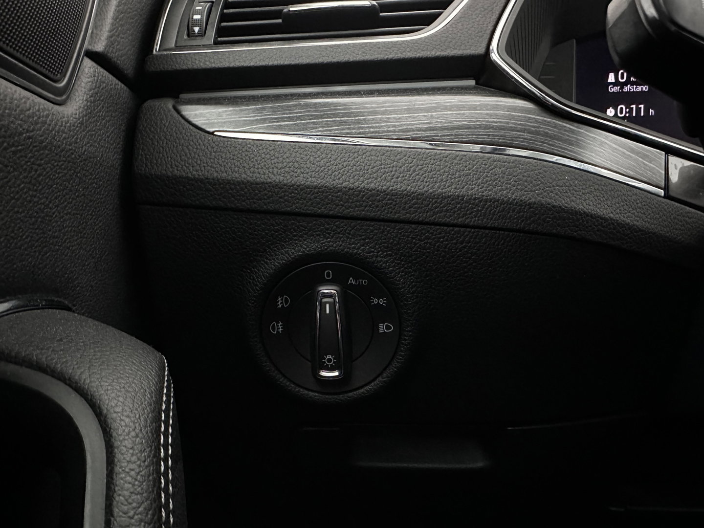 Škoda Superb Combi 1.4 TSI iV Business Edition Plus (Plug-in) (INCL.BTW) Aut. *FULL-LED | DIGI-COCKPIT | ADAPTIVE-CRUISE | BLIND-SPOT | MEMORY-PACK | CARPLAY | CAMERA | HEATED-COMFORTSEATS | NAVI-FULLMAP | AMBIENT-LIGHT | PRIVACY-GLASS | SHIFT-PADDLES |
