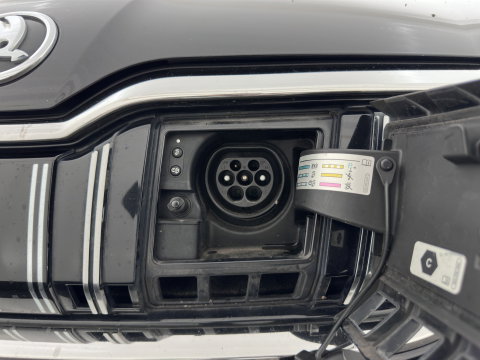 Škoda Superb Combi 1.4 TSI iV Business Edition Plus (Plug-in) (INCL.BTW) Aut. *FULL-LED | DIGI-COCKPIT | ADAPTIVE-CRUISE | BLIND-SPOT | MEMORY-PACK | CARPLAY | CAMERA | HEATED-COMFORTSEATS | NAVI-FULLMAP | AMBIENT-LIGHT | PRIVACY-GLASS | SHIFT-PADDLES |