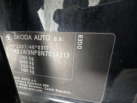Škoda Superb Combi 1.4 TSI iV Business Edition Plus (Plug-in) (INCL.BTW) Aut. *FULL-LED | DIGI-COCKPIT | ADAPTIVE-CRUISE | BLIND-SPOT | MEMORY-PACK | CARPLAY | CAMERA | HEATED-COMFORTSEATS | NAVI-FULLMAP | AMBIENT-LIGHT | PRIVACY-GLASS | SHIFT-PADDLES |