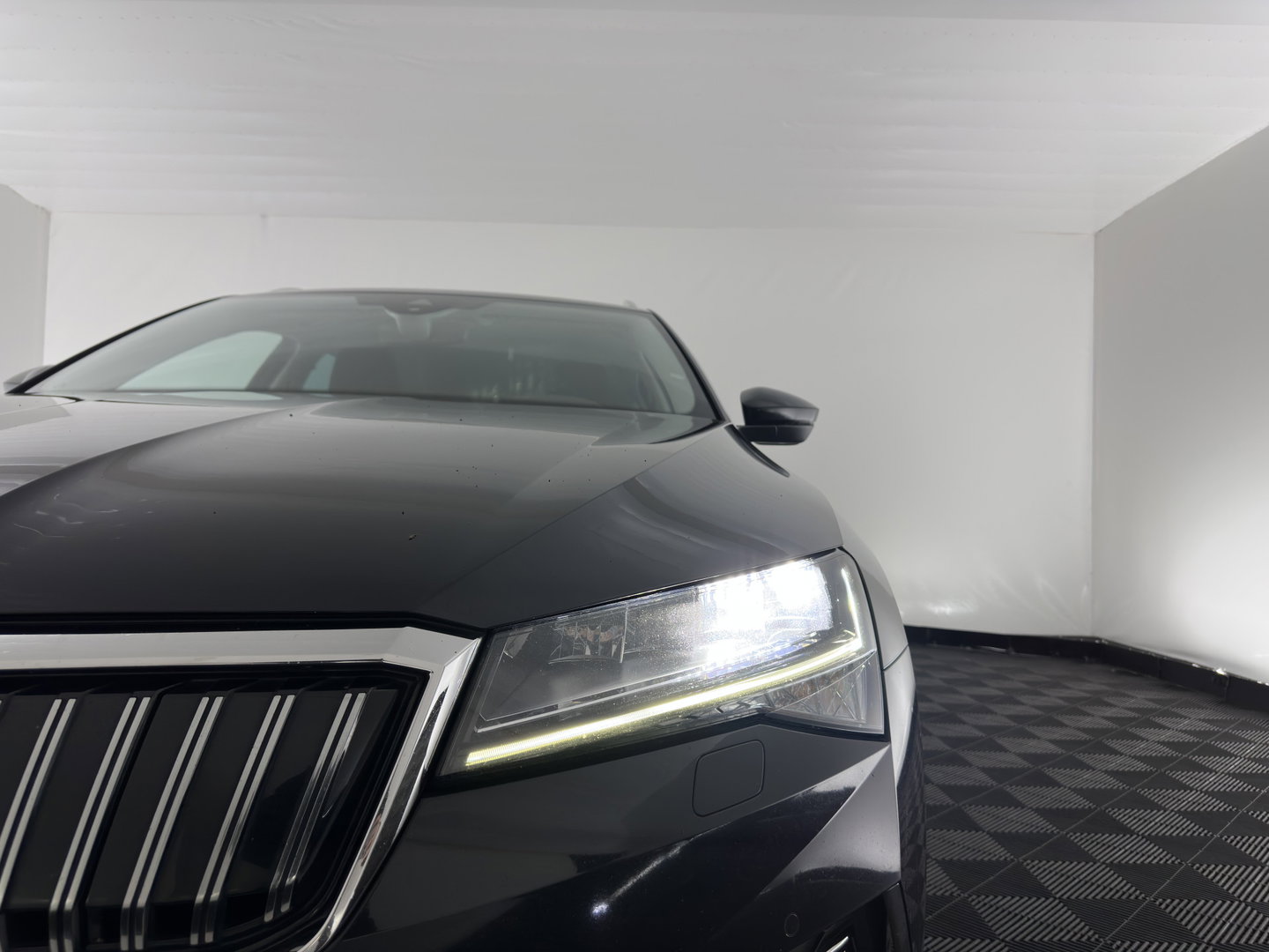 Škoda Superb Combi 1.4 TSI iV Business Edition Plus (Plug-in) (INCL.BTW) Aut. *FULL-LED | DIGI-COCKPIT | ADAPTIVE-CRUISE | BLIND-SPOT | MEMORY-PACK | CARPLAY | CAMERA | HEATED-COMFORTSEATS | NAVI-FULLMAP | AMBIENT-LIGHT | PRIVACY-GLASS | SHIFT-PADDLES |