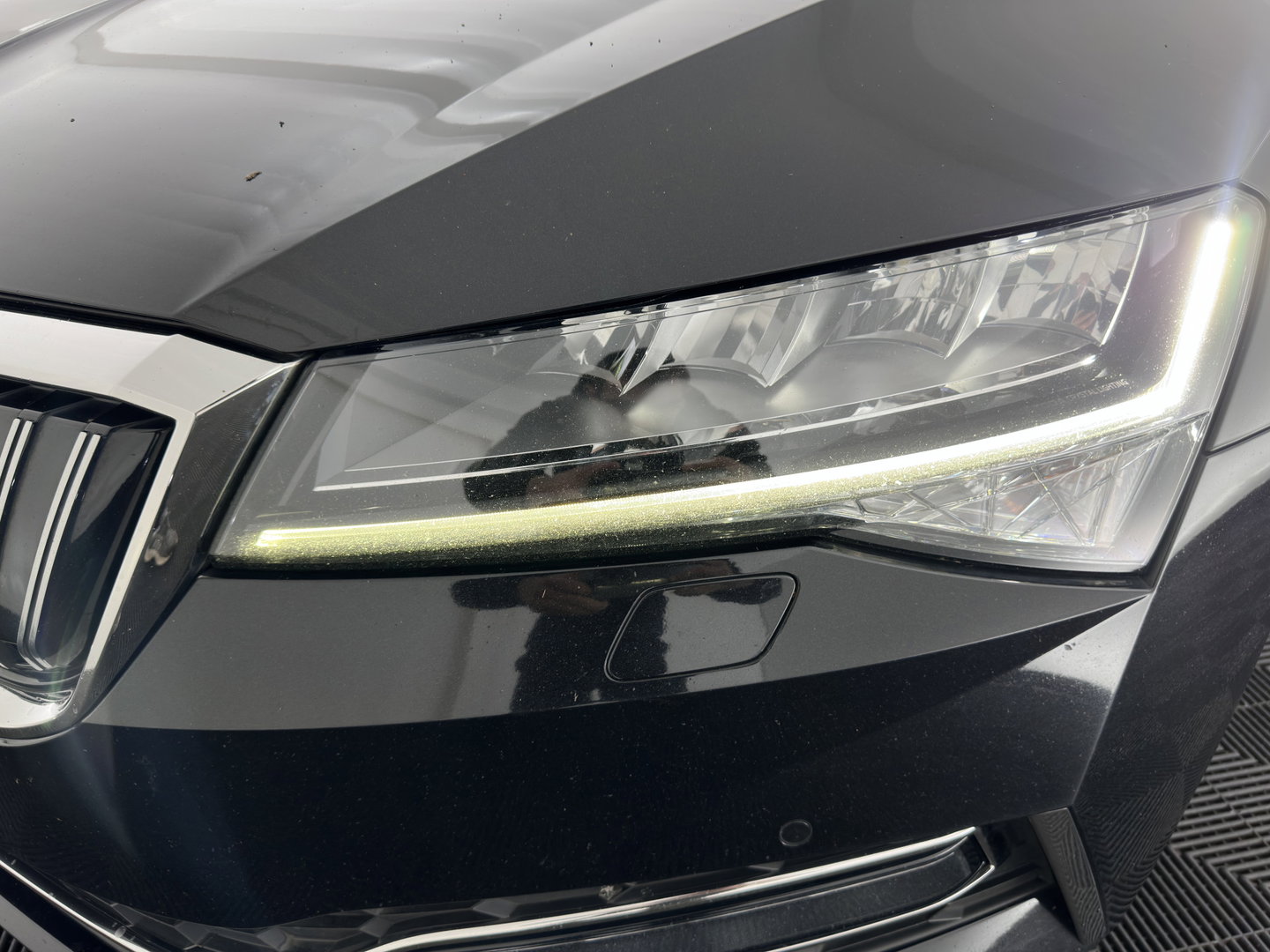 Škoda Superb Combi 1.4 TSI iV Business Edition Plus (Plug-in) (INCL.BTW) Aut. *FULL-LED | DIGI-COCKPIT | ADAPTIVE-CRUISE | BLIND-SPOT | MEMORY-PACK | CARPLAY | CAMERA | HEATED-COMFORTSEATS | NAVI-FULLMAP | AMBIENT-LIGHT | PRIVACY-GLASS | SHIFT-PADDLES |