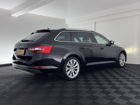 Škoda Superb Combi 1.4 TSI iV Business Edition Plus (Plug-in) (INCL.BTW) Aut. *FULL-LED | DIGI-COCKPIT | ADAPTIVE-CRUISE | BLIND-SPOT | MEMORY-PACK | CARPLAY | CAMERA | HEATED-COMFORTSEATS | NAVI-FULLMAP | AMBIENT-LIGHT | PRIVACY-GLASS | SHIFT-PADDLES |