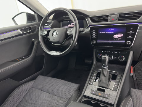 Škoda Superb Combi 1.4 TSI iV Business Edition Plus (Plug-in) (INCL.BTW) Aut. *FULL-LED | DIGI-COCKPIT | ADAPTIVE-CRUISE | BLIND-SPOT | MEMORY-PACK | CARPLAY | CAMERA | HEATED-COMFORTSEATS | NAVI-FULLMAP | AMBIENT-LIGHT | PRIVACY-GLASS | SHIFT-PADDLES |