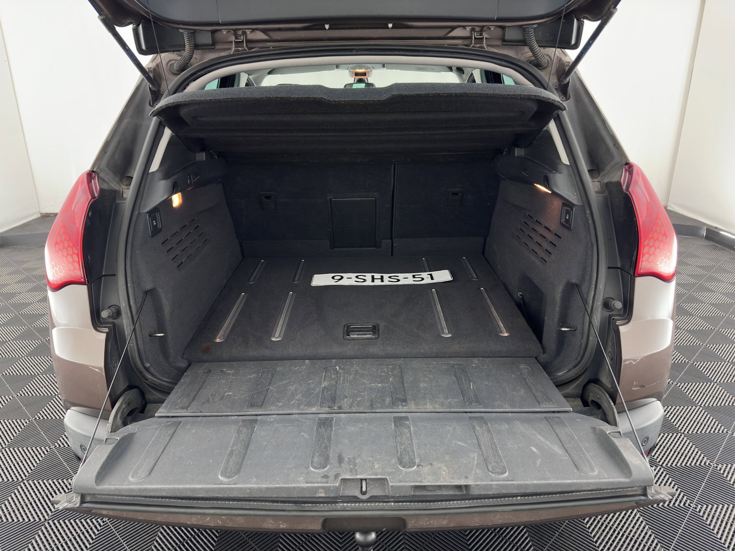 Peugeot 3008 2.0 HDiF HYbrid4 Blue Lease Aut. *PANO | HEAD-UP | NAVI-FULLMAP | COMFORTSEATS | SHIFTPADDLES | PRIVACY-GLASS | ECC | PDC | CRUISE | TOWBAR | 16''ALU*