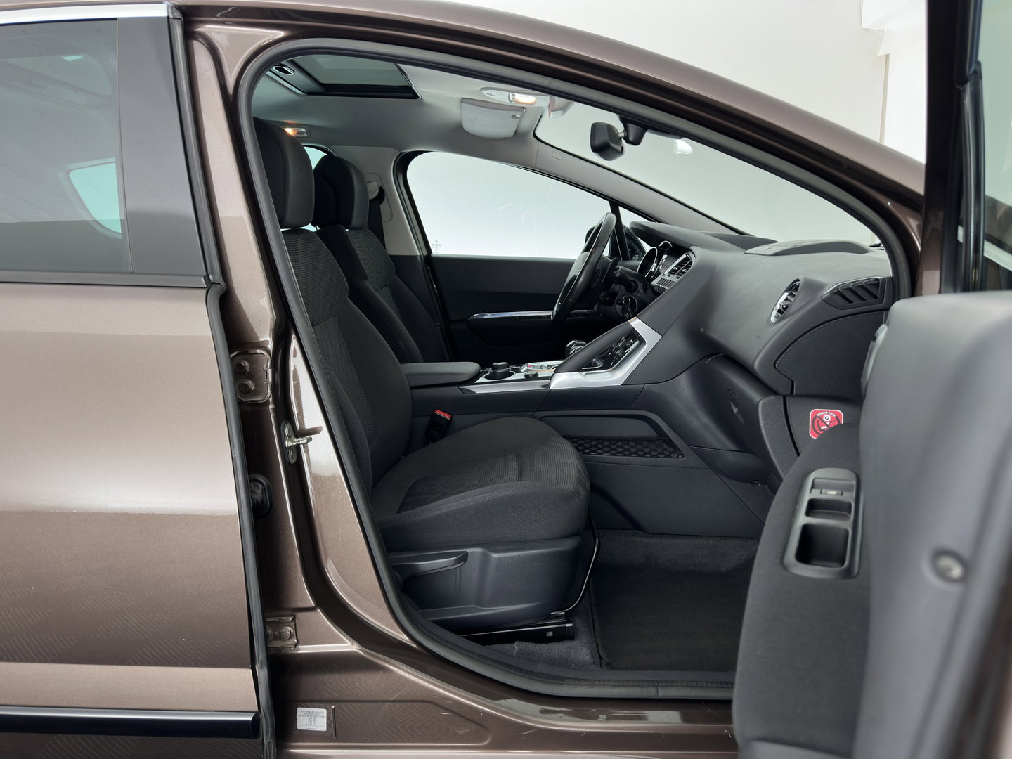 Peugeot 3008 2.0 HDiF HYbrid4 Blue Lease Aut. *PANO | HEAD-UP | NAVI-FULLMAP | COMFORTSEATS | SHIFTPADDLES | PRIVACY-GLASS | ECC | PDC | CRUISE | TOWBAR | 16''ALU*