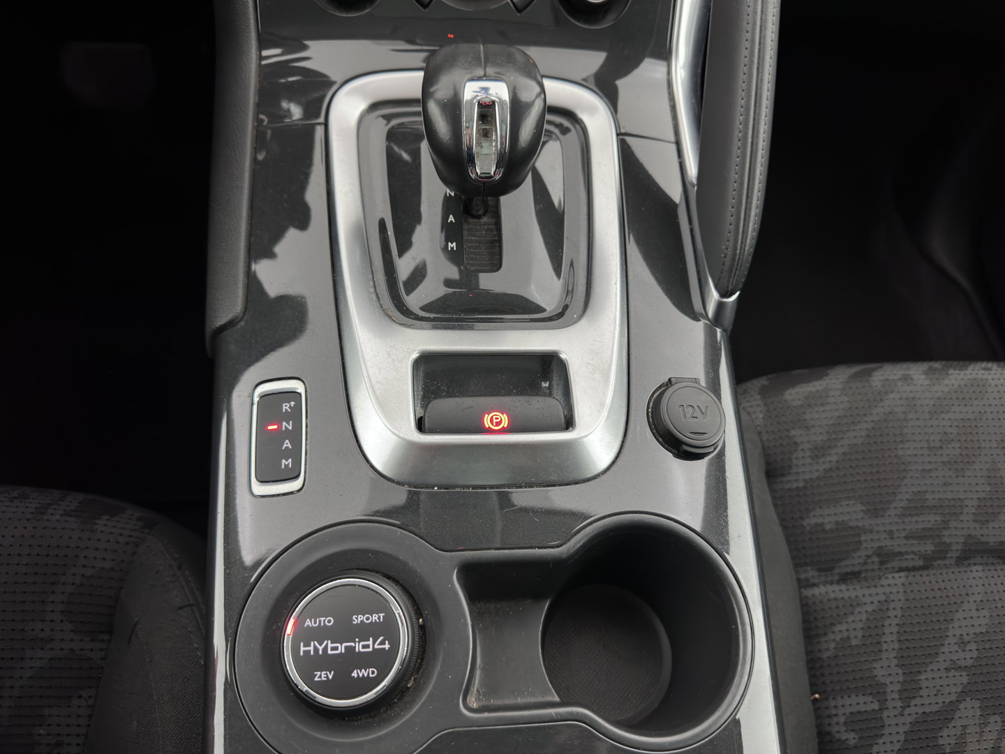 Peugeot 3008 2.0 HDiF HYbrid4 Blue Lease Aut. *PANO | HEAD-UP | NAVI-FULLMAP | COMFORTSEATS | SHIFTPADDLES | PRIVACY-GLASS | ECC | PDC | CRUISE | TOWBAR | 16''ALU*