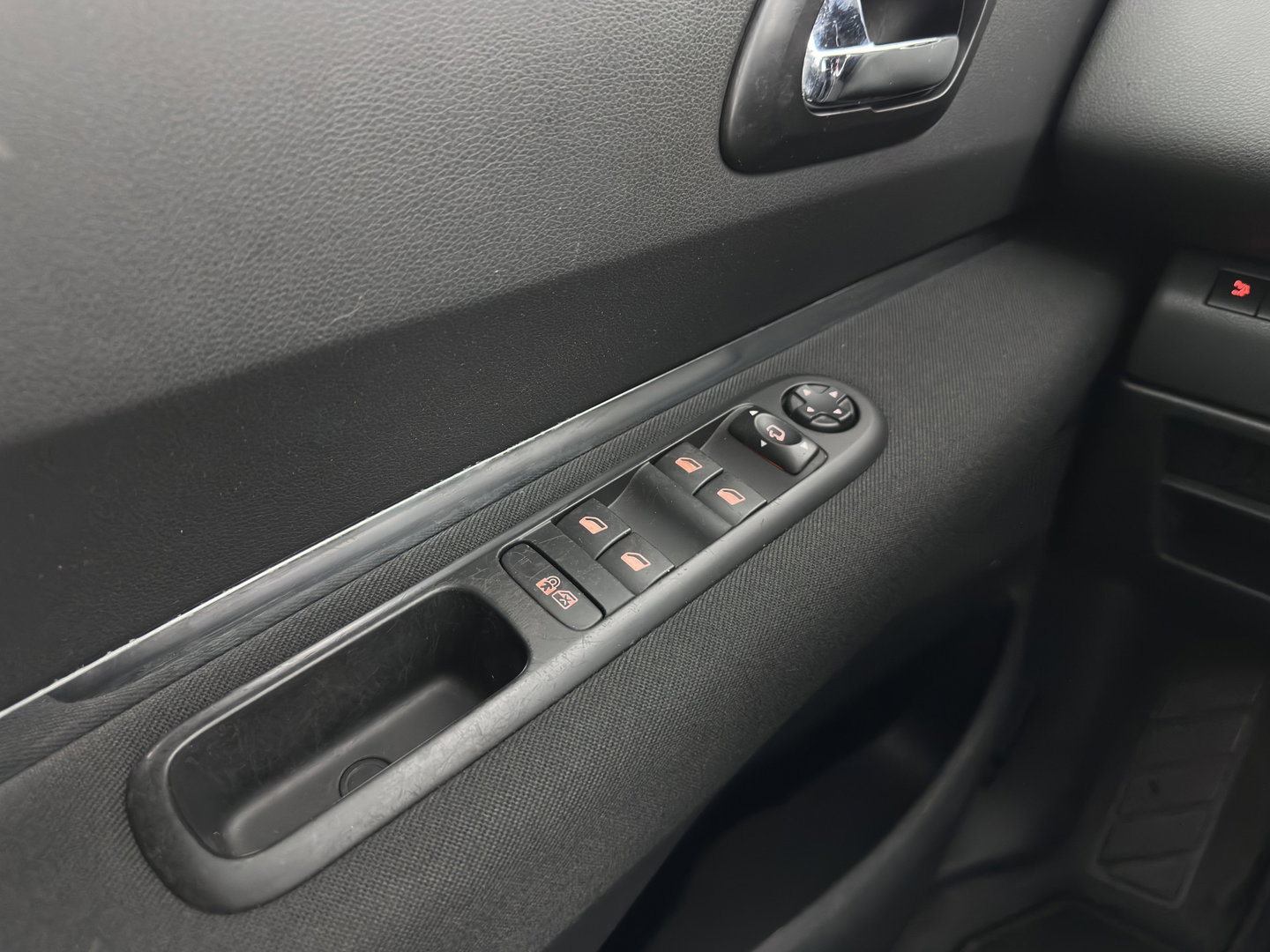 Peugeot 3008 2.0 HDiF HYbrid4 Blue Lease Aut. *PANO | HEAD-UP | NAVI-FULLMAP | COMFORTSEATS | SHIFTPADDLES | PRIVACY-GLASS | ECC | PDC | CRUISE | TOWBAR | 16''ALU*