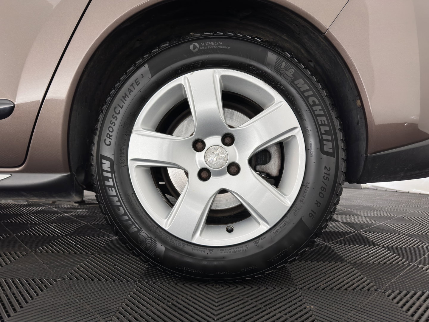 Peugeot 3008 2.0 HDiF HYbrid4 Blue Lease Aut. *PANO | HEAD-UP | NAVI-FULLMAP | COMFORTSEATS | SHIFTPADDLES | PRIVACY-GLASS | ECC | PDC | CRUISE | TOWBAR | 16''ALU*