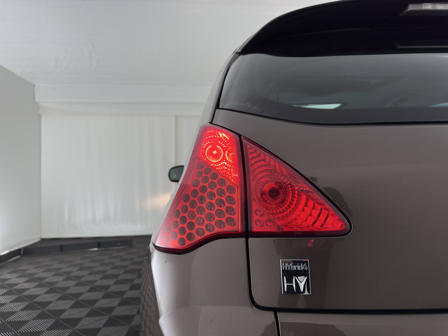Peugeot 3008 2.0 HDiF HYbrid4 Blue Lease Aut. *PANO | HEAD-UP | NAVI-FULLMAP | COMFORTSEATS | SHIFTPADDLES | PRIVACY-GLASS | ECC | PDC | CRUISE | TOWBAR | 16''ALU*