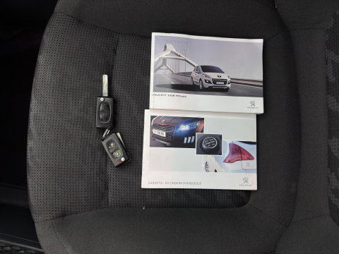 Peugeot 3008 2.0 HDiF HYbrid4 Blue Lease Aut. *PANO | HEAD-UP | NAVI-FULLMAP | COMFORTSEATS | SHIFTPADDLES | PRIVACY-GLASS | ECC | PDC | CRUISE | TOWBAR | 16''ALU*