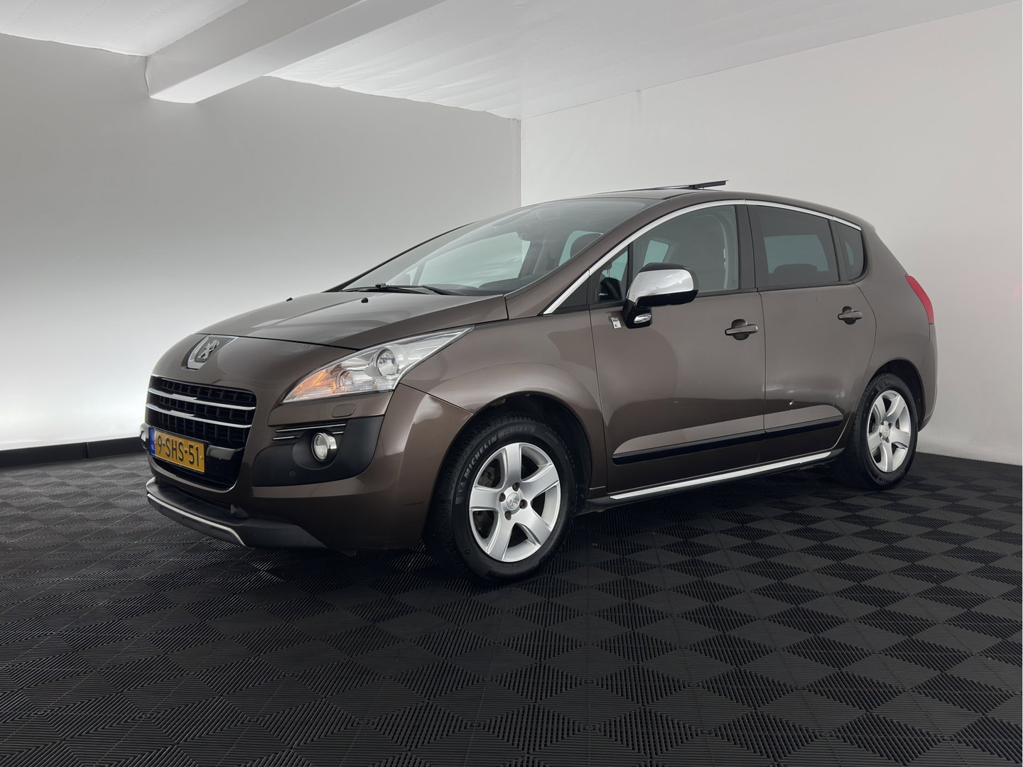 Peugeot 3008 2.0 HDiF HYbrid4 Blue Lease Aut. *PANO | HEAD-UP | NAVI-FULLMAP | COMFORTSEATS | SHIFTPADDLES | PRIVACY-GLASS | ECC | PDC | CRUISE | TOWBAR | 16''ALU*