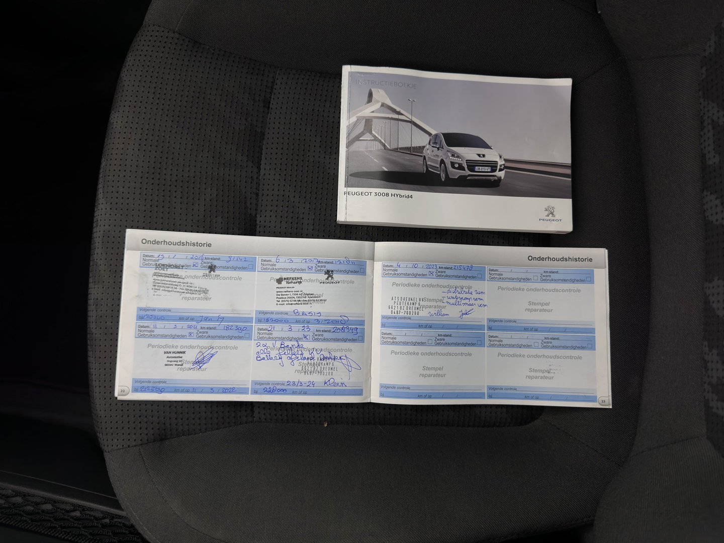 Peugeot 3008 2.0 HDiF HYbrid4 Blue Lease Aut. *PANO | HEAD-UP | NAVI-FULLMAP | COMFORTSEATS | SHIFTPADDLES | PRIVACY-GLASS | ECC | PDC | CRUISE | TOWBAR | 16''ALU*