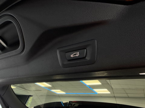 BMW X5 xDrive45e High Executive M Sport | Sky Lounge | Driving Assistant Pro | HUD | 22” | Luchtvering M Pakket