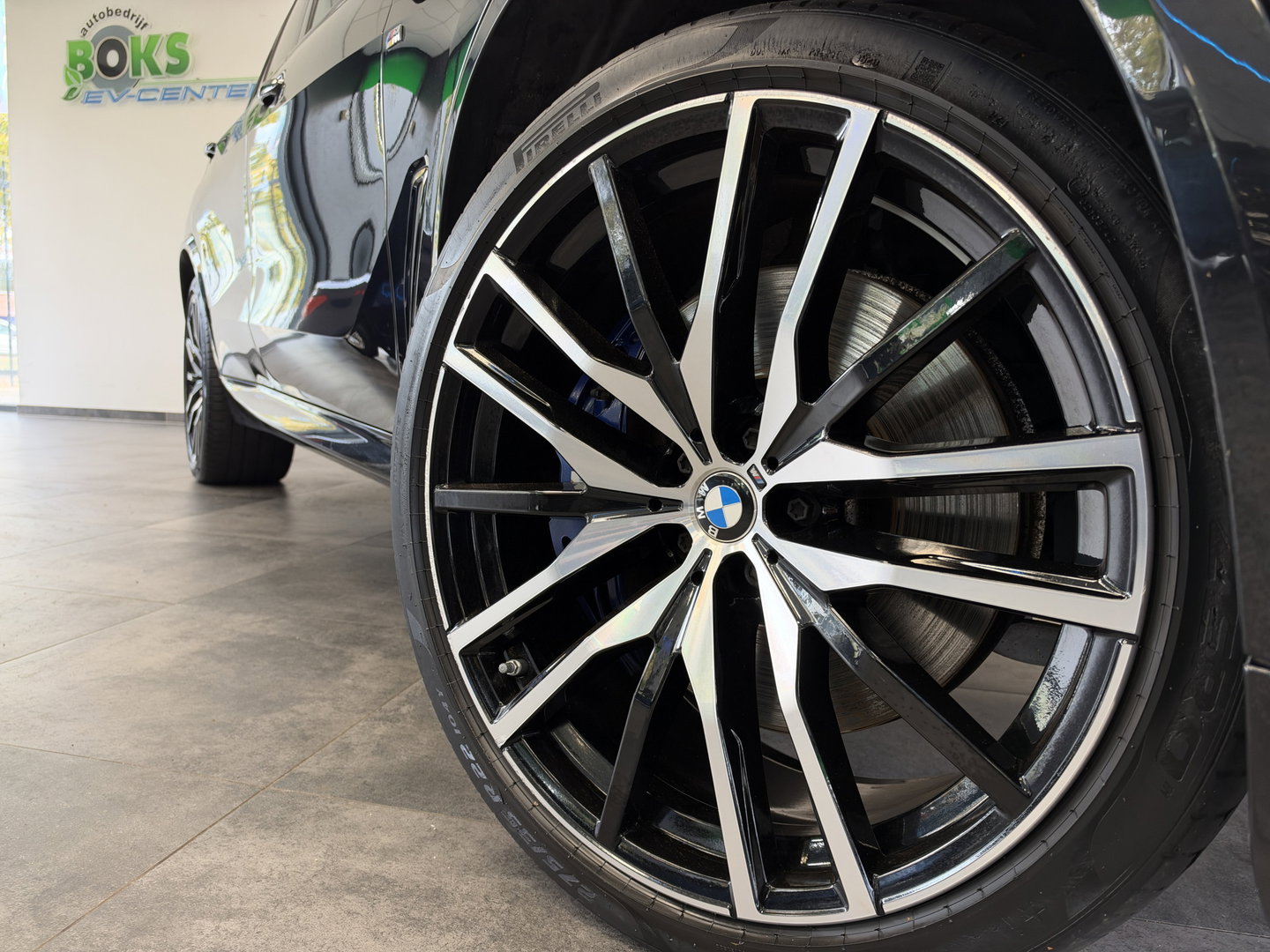 BMW X5 xDrive45e High Executive M Sport | Sky Lounge | Driving Assistant Pro | HUD | 22” | Luchtvering M Pakket