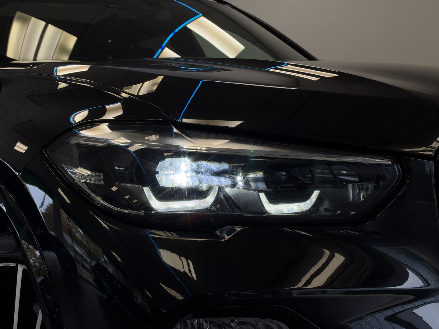 BMW X5 xDrive45e High Executive M Sport | Sky Lounge | Driving Assistant Pro | HUD | 22” | Luchtvering M Pakket