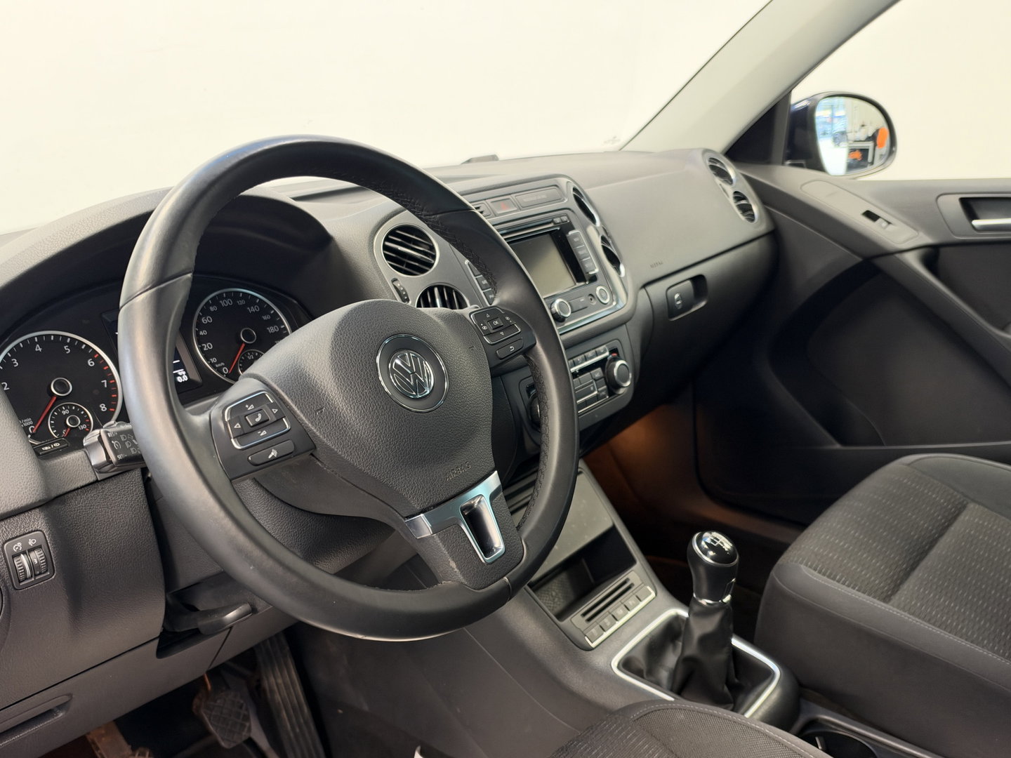 Volkswagen Tiguan 1.4 TSI Comfort&Design Edition Navigatie Climate Trekhaak 17"LM
