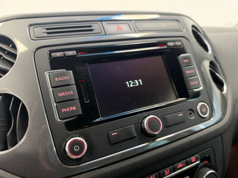 Volkswagen Tiguan 1.4 TSI Comfort&Design Edition Navigatie Climate Trekhaak 17"LM