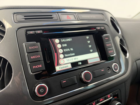 Volkswagen Tiguan 1.4 TSI Comfort&Design Edition Navigatie Climate Trekhaak 17"LM