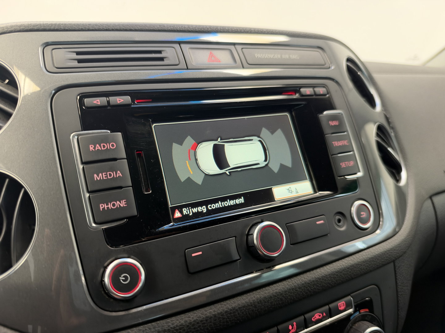 Volkswagen Tiguan 1.4 TSI Comfort&Design Edition Navigatie Climate Trekhaak 17"LM