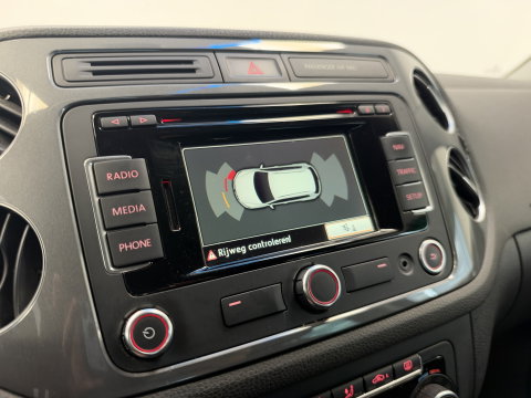Volkswagen Tiguan 1.4 TSI Comfort&Design Edition Navigatie Climate Trekhaak 17"LM