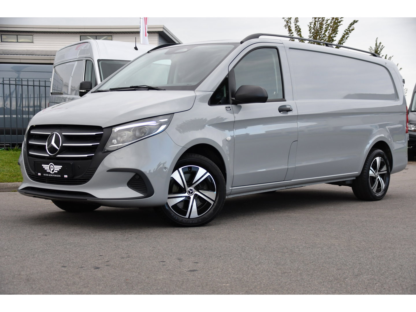 Mercedes-Benz Vito 116 CDI L3 4matic PB Edition Adaptieve Cruise, Camera, Carplay, LED, 4x4, Trekhaak, NAVI, Mbux, Automaat, 164pk, Keyless, Uniek!