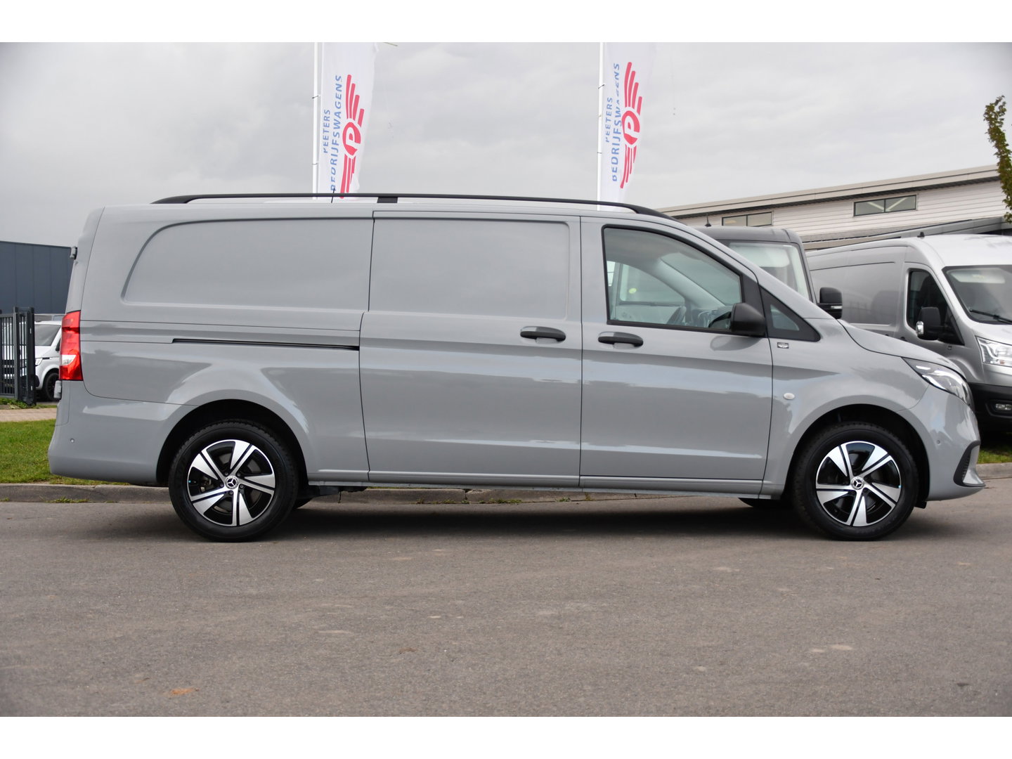Mercedes-Benz Vito 116 CDI L3 4matic PB Edition Adaptieve Cruise, Camera, Carplay, LED, 4x4, Trekhaak, NAVI, Mbux, Automaat, 164pk, Keyless, Uniek!