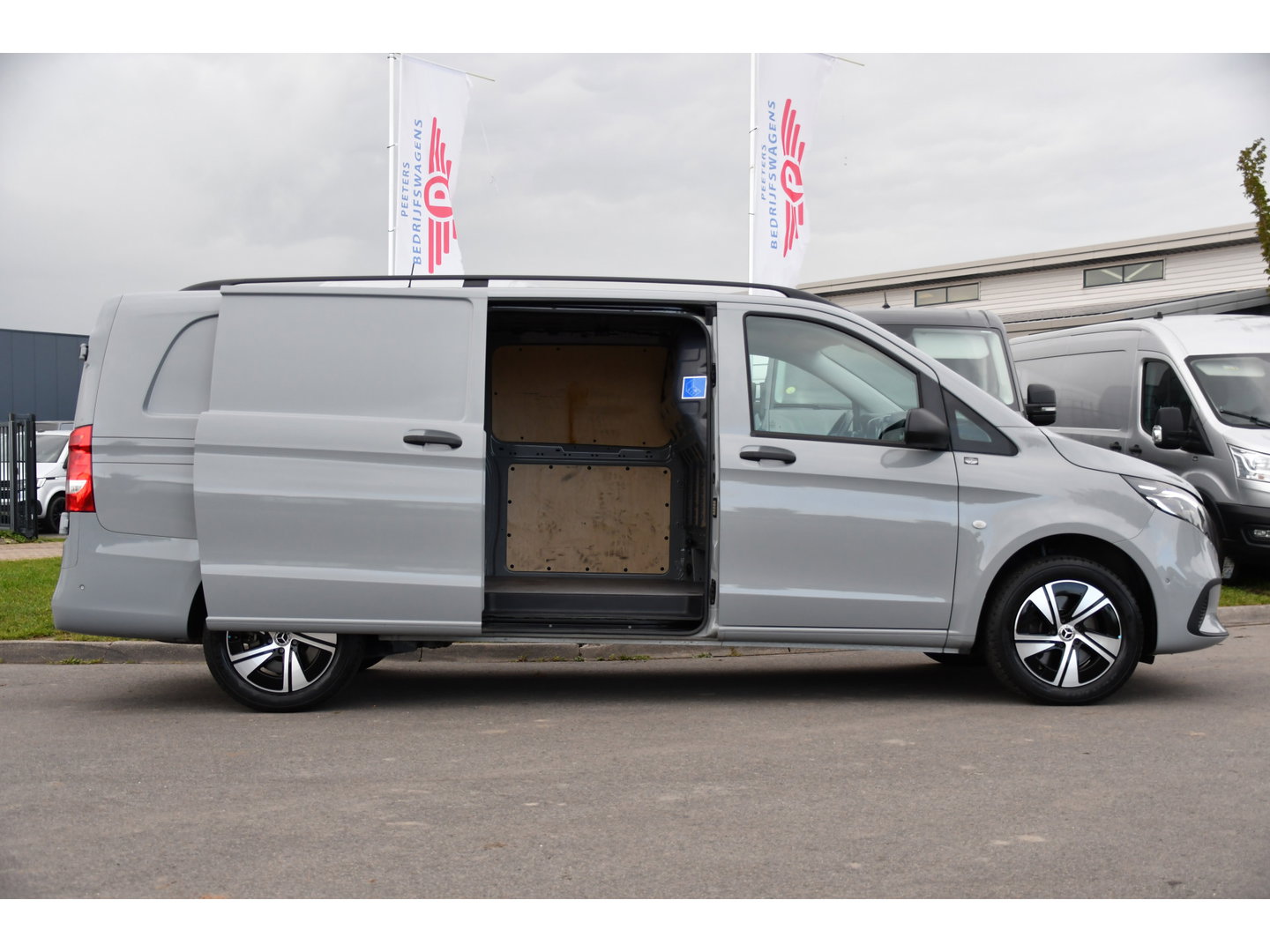 Mercedes-Benz Vito 116 CDI L3 4matic PB Edition Adaptieve Cruise, Camera, Carplay, LED, 4x4, Trekhaak, NAVI, Mbux, Automaat, 164pk, Keyless, Uniek!
