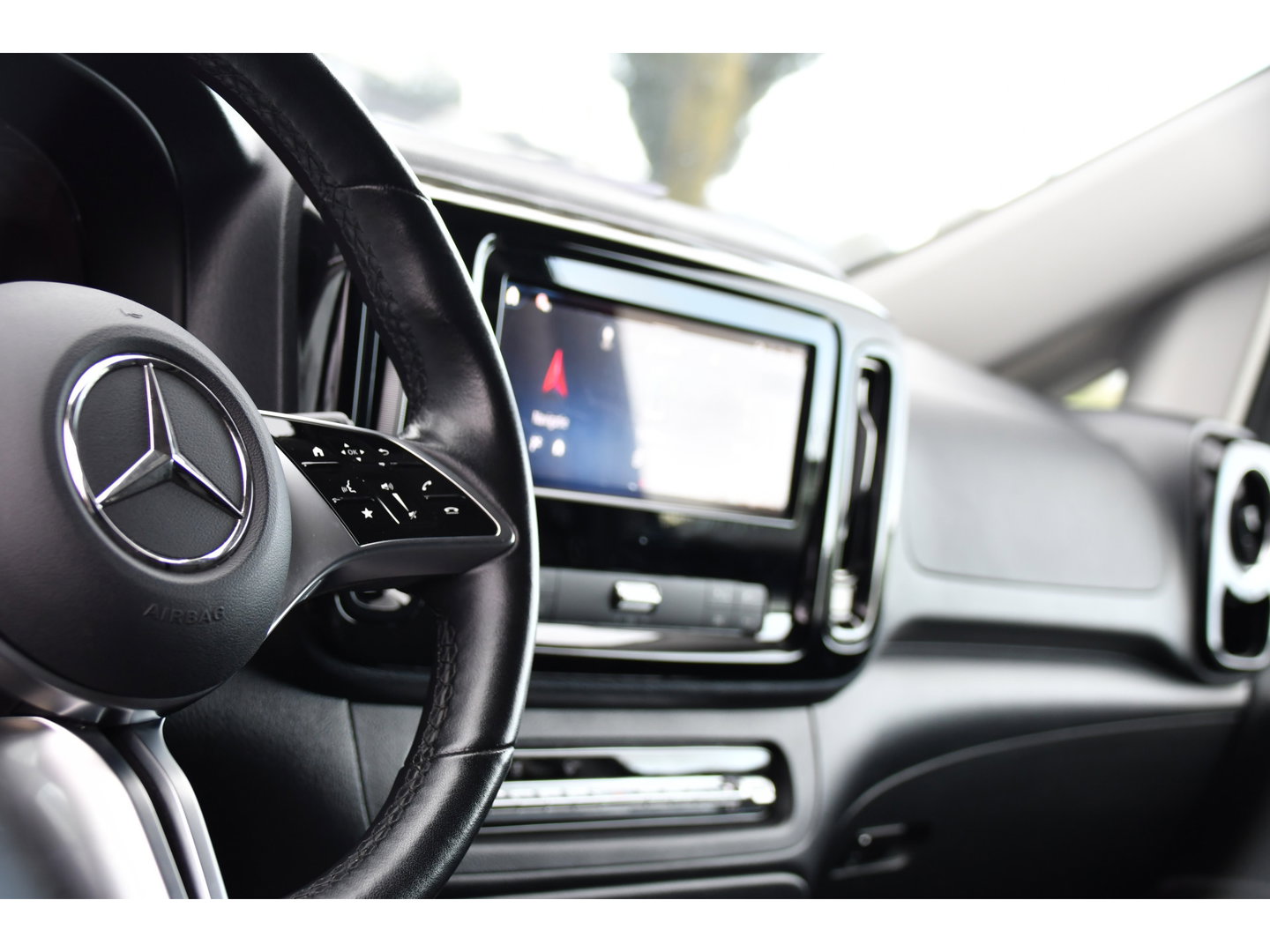 Mercedes-Benz Vito 116 CDI L3 4matic PB Edition Adaptieve Cruise, Camera, Carplay, LED, 4x4, Trekhaak, NAVI, Mbux, Automaat, 164pk, Keyless, Uniek!
