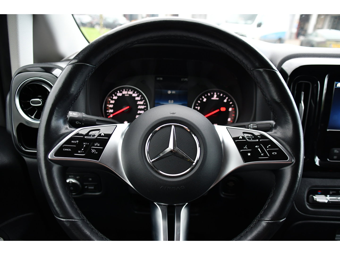 Mercedes-Benz Vito 116 CDI L3 4matic PB Edition Adaptieve Cruise, Camera, Carplay, LED, 4x4, Trekhaak, NAVI, Mbux, Automaat, 164pk, Keyless, Uniek!