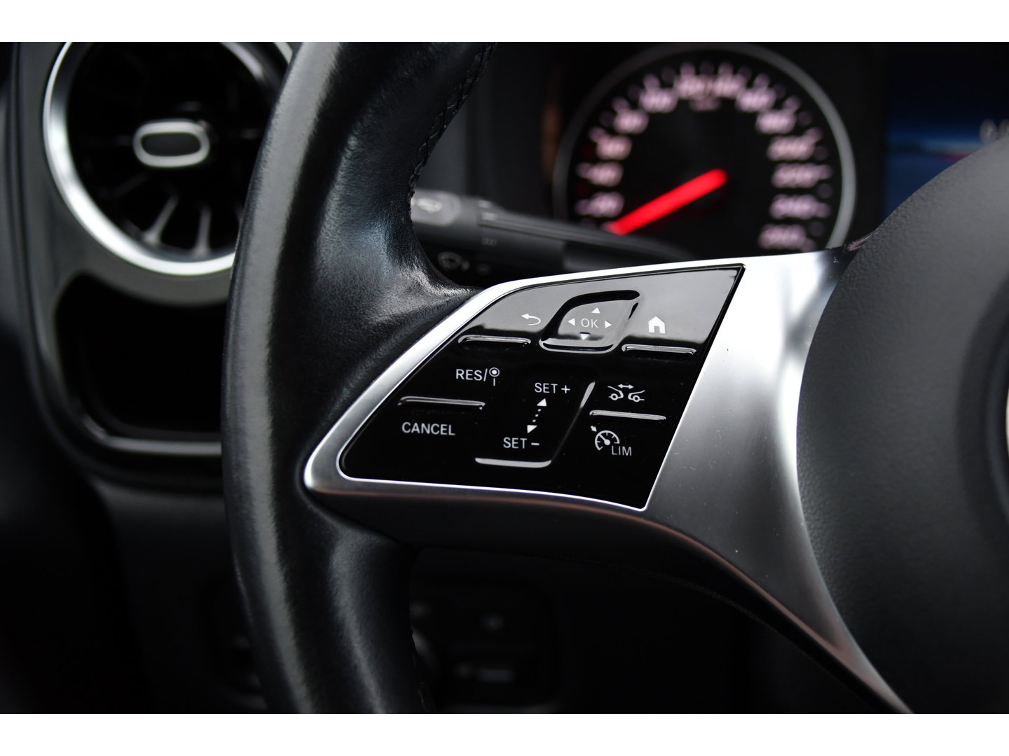 Mercedes-Benz Vito 116 CDI L3 4matic PB Edition Adaptieve Cruise, Camera, Carplay, LED, 4x4, Trekhaak, NAVI, Mbux, Automaat, 164pk, Keyless, Uniek!