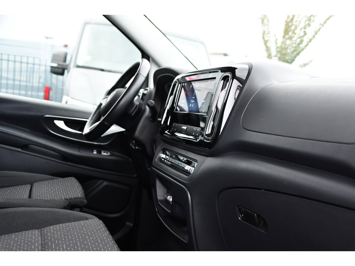 Mercedes-Benz Vito 116 CDI L3 4matic PB Edition Adaptieve Cruise, Camera, Carplay, LED, 4x4, Trekhaak, NAVI, Mbux, Automaat, 164pk, Keyless, Uniek!