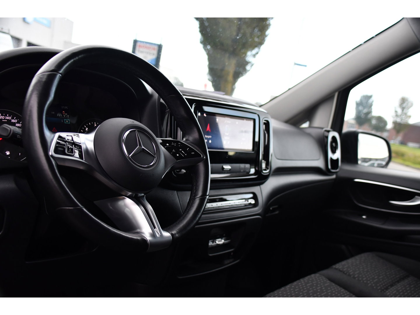 Mercedes-Benz Vito 116 CDI L3 4matic PB Edition Adaptieve Cruise, Camera, Carplay, LED, 4x4, Trekhaak, NAVI, Mbux, Automaat, 164pk, Keyless, Uniek!