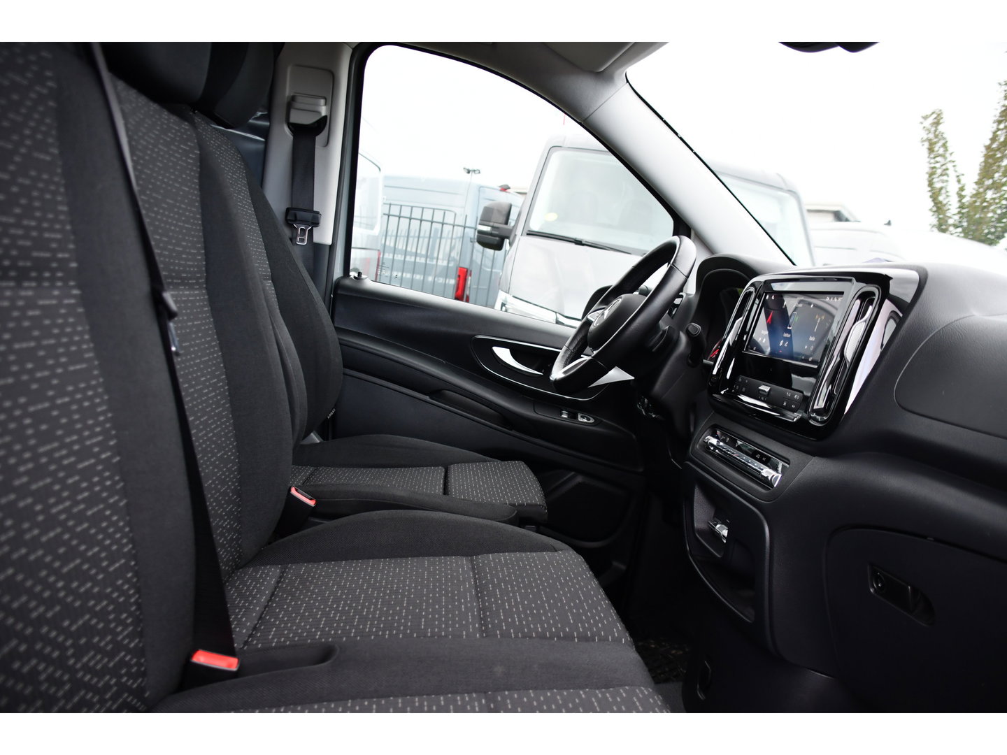 Mercedes-Benz Vito 116 CDI L3 4matic PB Edition Adaptieve Cruise, Camera, Carplay, LED, 4x4, Trekhaak, NAVI, Mbux, Automaat, 164pk, Keyless, Uniek!