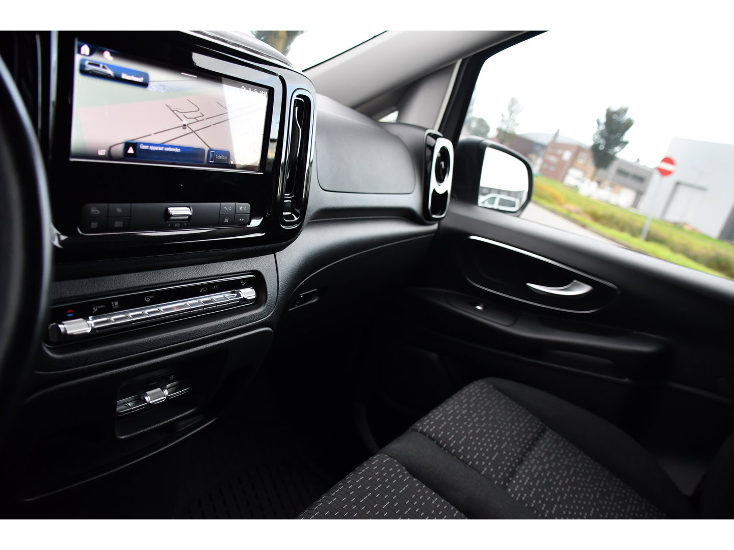 Mercedes-Benz Vito 116 CDI L3 4matic PB Edition Adaptieve Cruise, Camera, Carplay, LED, 4x4, Trekhaak, NAVI, Mbux, Automaat, 164pk, Keyless, Uniek!
