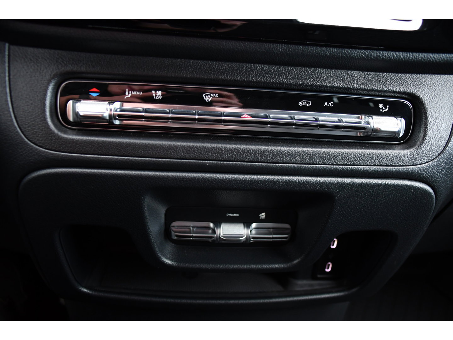 Mercedes-Benz Vito 116 CDI L3 4matic PB Edition Adaptieve Cruise, Camera, Carplay, LED, 4x4, Trekhaak, NAVI, Mbux, Automaat, 164pk, Keyless, Uniek!