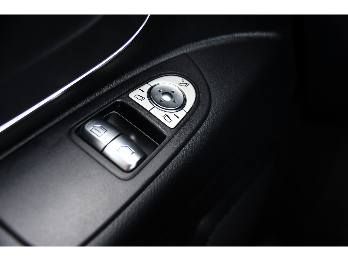 Mercedes-Benz Vito 116 CDI L3 4matic PB Edition Adaptieve Cruise, Camera, Carplay, LED, 4x4, Trekhaak, NAVI, Mbux, Automaat, 164pk, Keyless, Uniek!