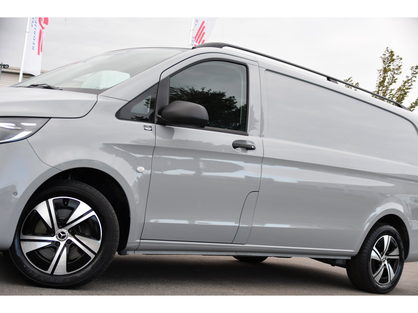Mercedes-Benz Vito 116 CDI L3 4matic PB Edition Adaptieve Cruise, Camera, Carplay, LED, 4x4, Trekhaak, NAVI, Mbux, Automaat, 164pk, Keyless, Uniek!