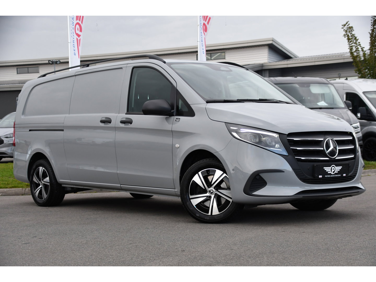 Mercedes-Benz Vito 116 CDI L3 4matic PB Edition Adaptieve Cruise, Camera, Carplay, LED, 4x4, Trekhaak, NAVI, Mbux, Automaat, 164pk, Keyless, Uniek!