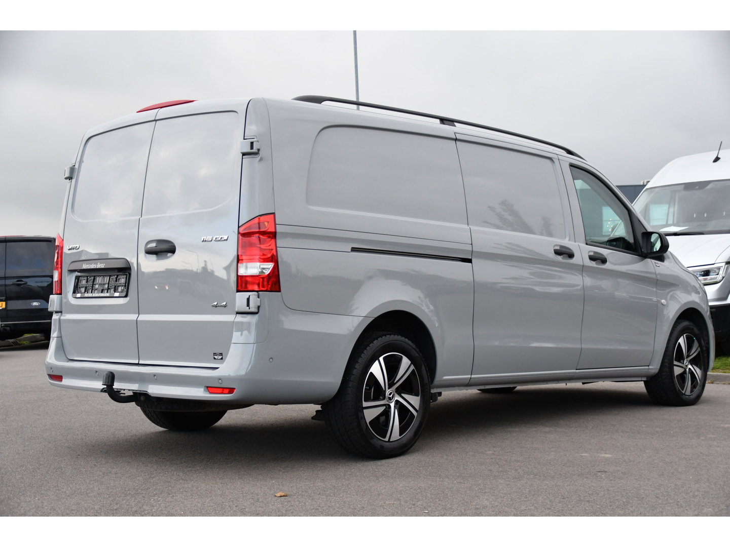 Mercedes-Benz Vito 116 CDI L3 4matic PB Edition Adaptieve Cruise, Camera, Carplay, LED, 4x4, Trekhaak, NAVI, Mbux, Automaat, 164pk, Keyless, Uniek!