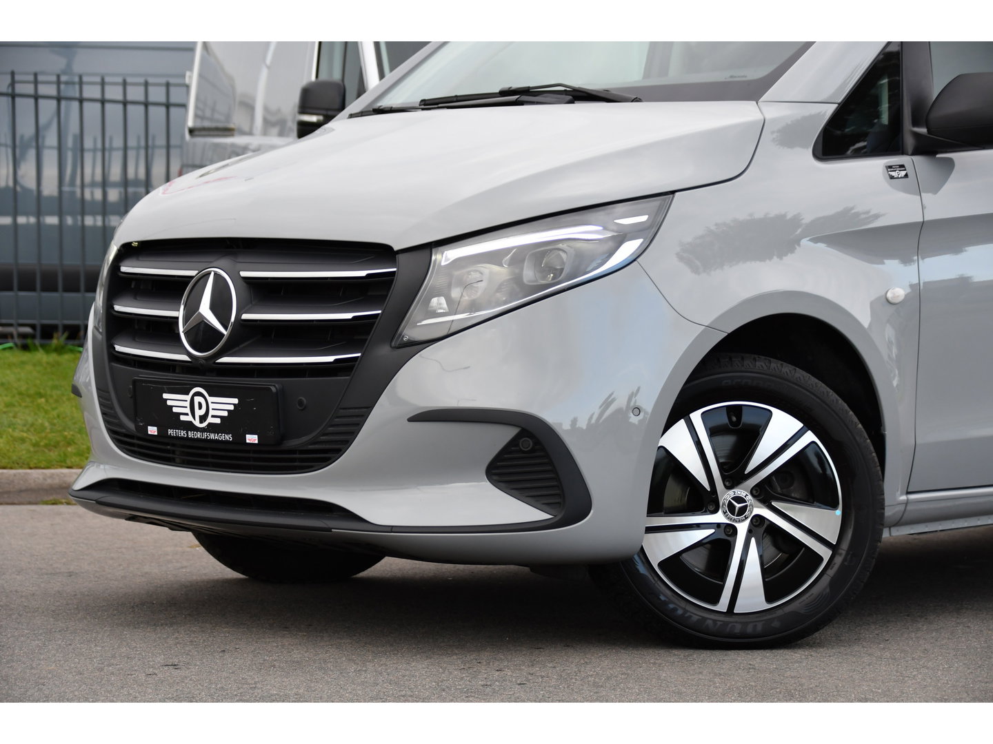 Mercedes-Benz Vito 116 CDI L3 4matic PB Edition Adaptieve Cruise, Camera, Carplay, LED, 4x4, Trekhaak, NAVI, Mbux, Automaat, 164pk, Keyless, Uniek!