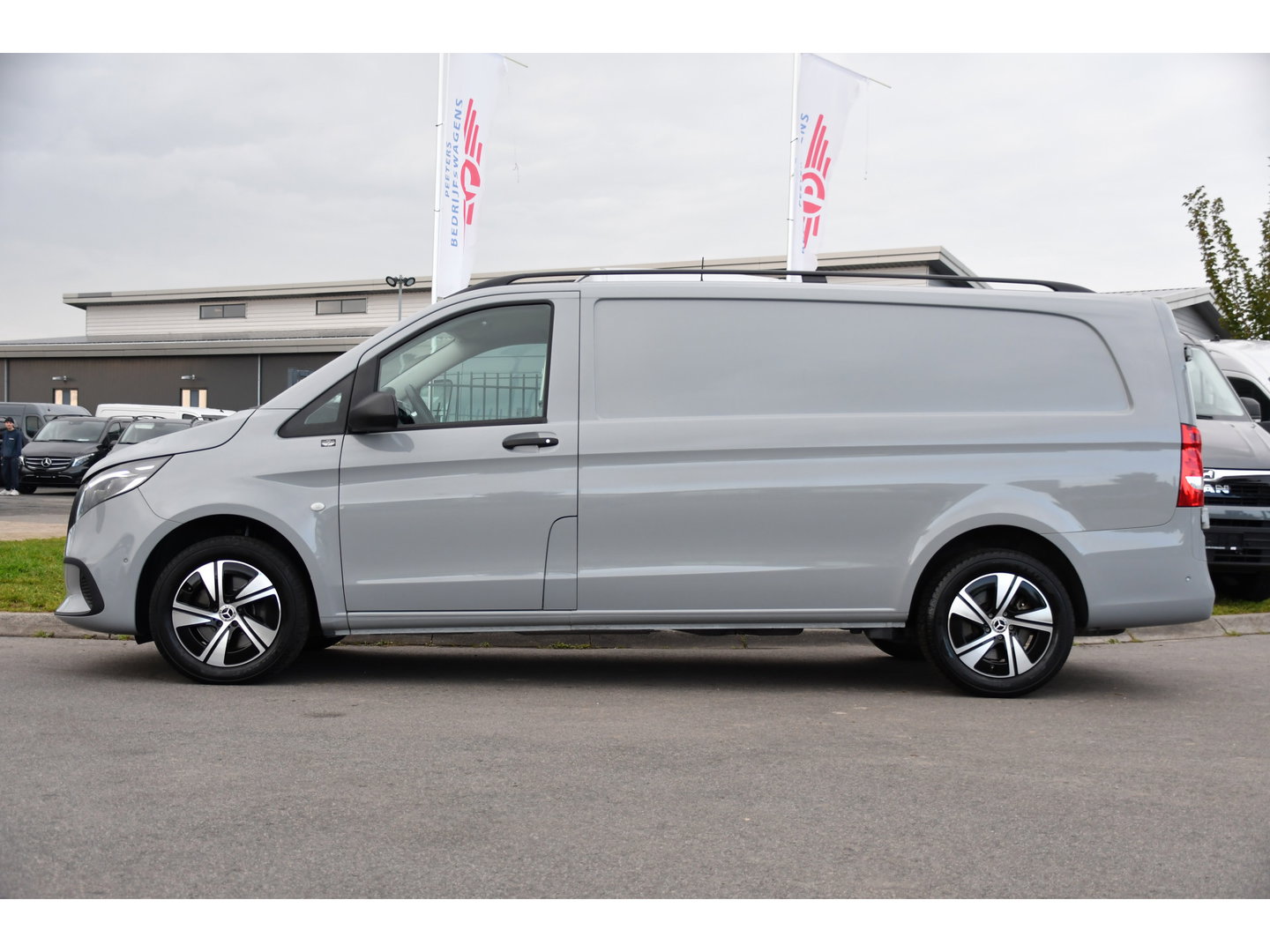 Mercedes-Benz Vito 116 CDI L3 4matic PB Edition Adaptieve Cruise, Camera, Carplay, LED, 4x4, Trekhaak, NAVI, Mbux, Automaat, 164pk, Keyless, Uniek!