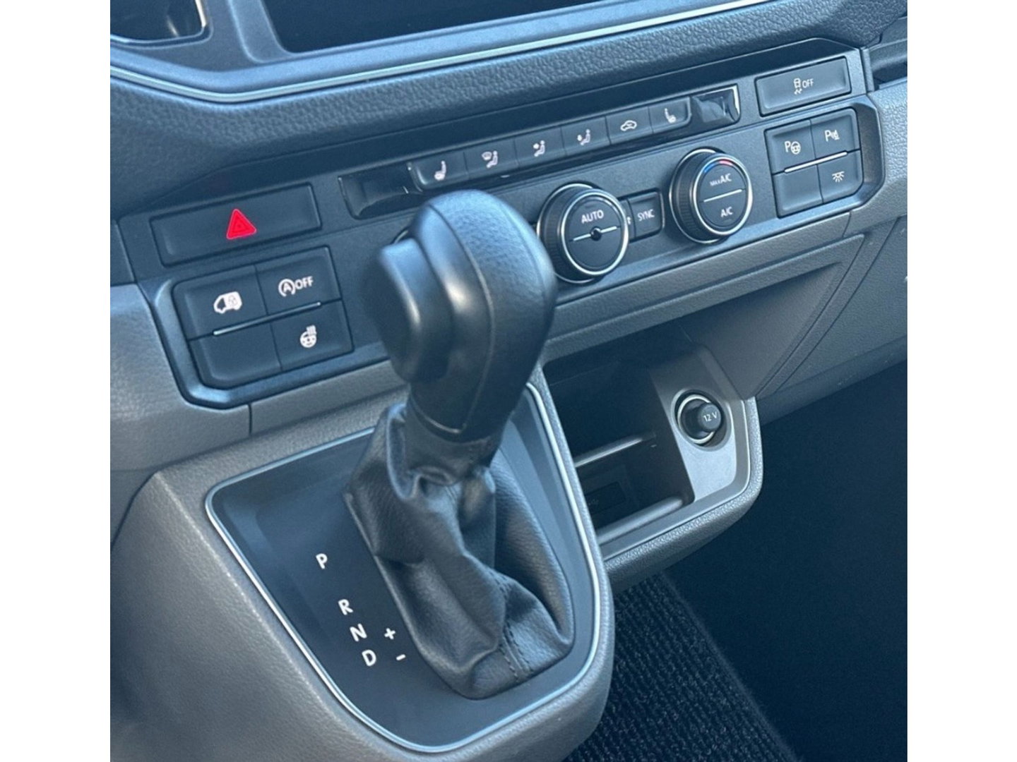 Volkswagen Crafter 35 2.0 TDI L3H3 4Motion PB Edition Full options! Adaptieve Cruise, Camera, Carplay, LED, Stoelverwarming, Clima, Automaat, 177pk, 2 x Geveerde stoel, Uniek!