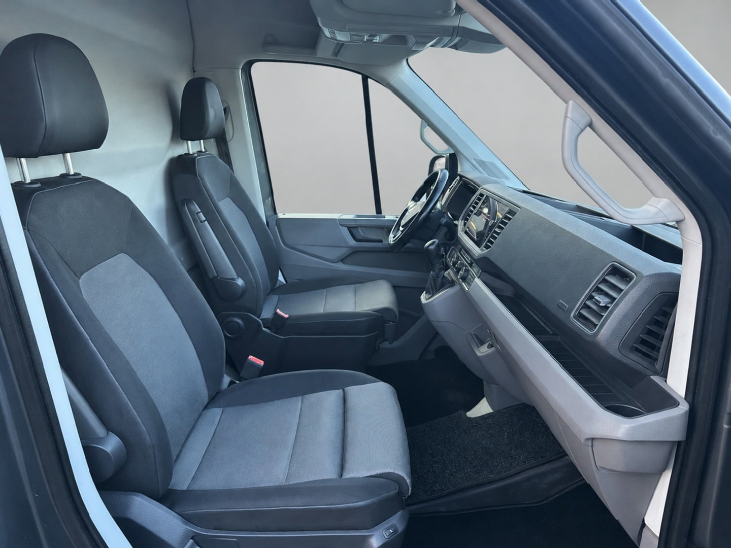 Volkswagen Crafter 35 2.0 TDI L3H3 4Motion PB Edition Full options! Adaptieve Cruise, Camera, Carplay, LED, Stoelverwarming, Clima, Automaat, 177pk, 2 x Geveerde stoel, Uniek!