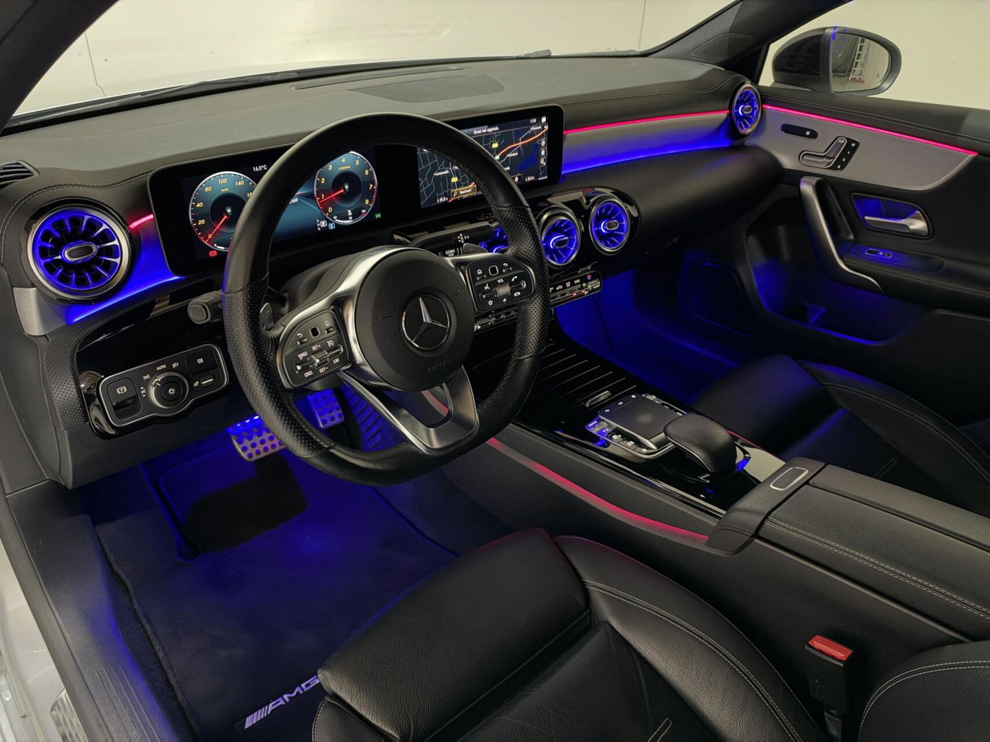 Mercedes-Benz A-Klasse 200 AMG Pano Sfeer Memory Leer Camera