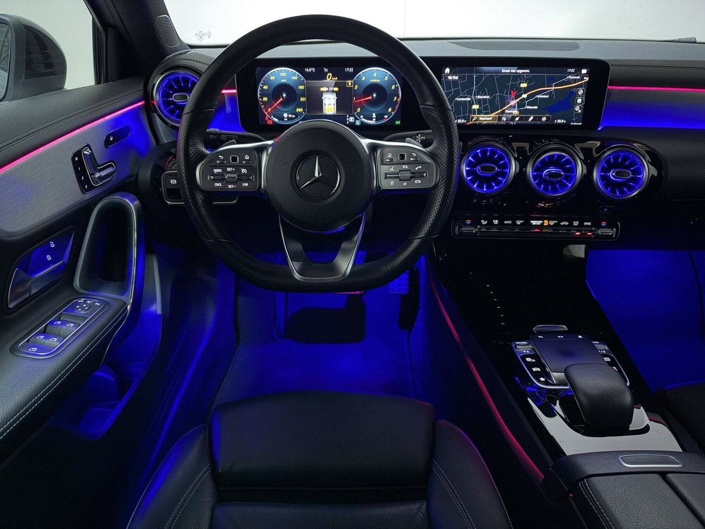 Mercedes-Benz A-Klasse 200 AMG Pano Sfeer Memory Leer Camera